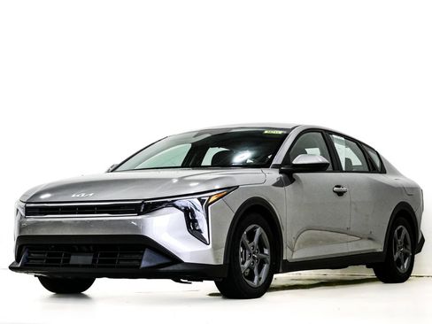 Used 2025 Kia K4 FWD image 3