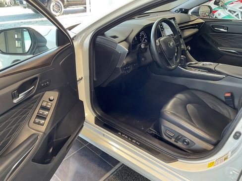 Certified 2022 Toyota Avalon Limited image 9