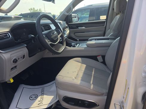 Used 2024 Jeep Wagoneer Series III w/ Premium Group I image 8