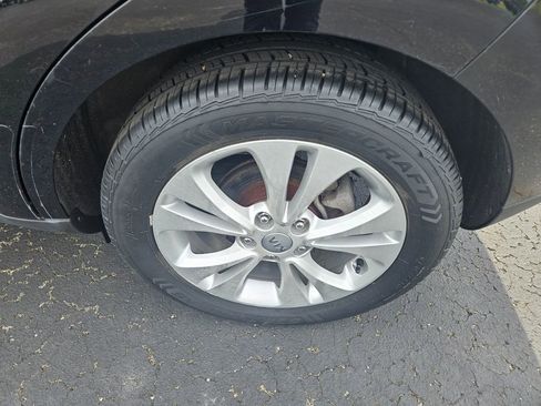 Used 2014 Kia Soul + FWD image 10