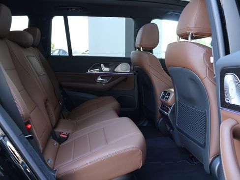 Certified 2025 Mercedes-Benz GLS 450 4MATIC image 28