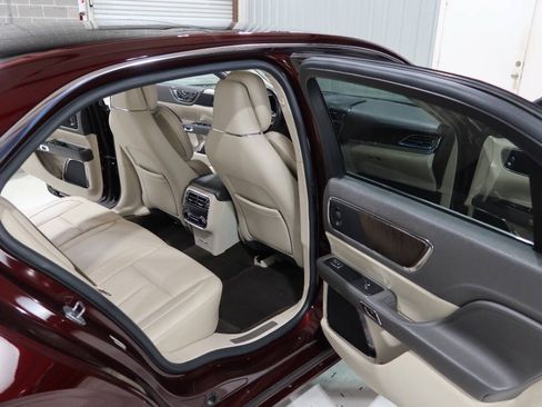 Used 2020 Lincoln Continental Reserve FWD image 11