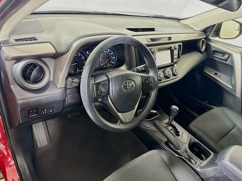 Used 2017 Toyota RAV4 LE FWD image 9