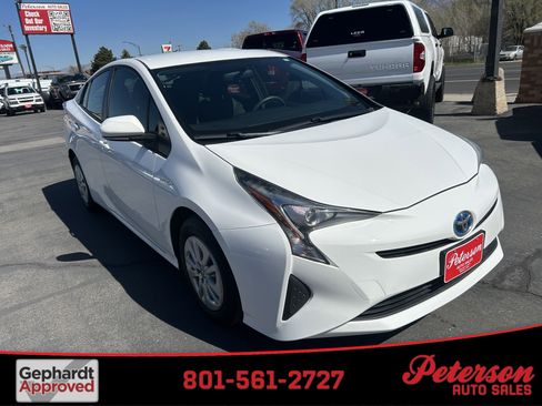 Used 2016 Toyota Prius Two image 1