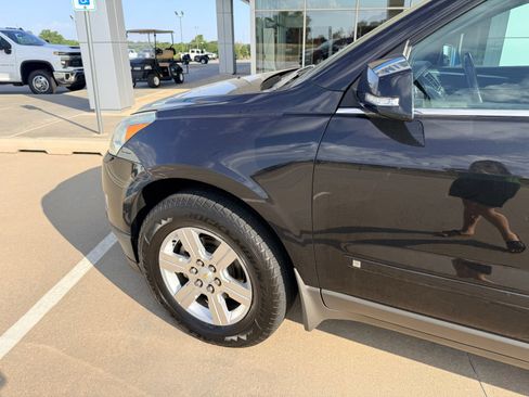 Used 2010 Chevrolet Traverse LT w/ Personal Connectivity Package FWD image 7
