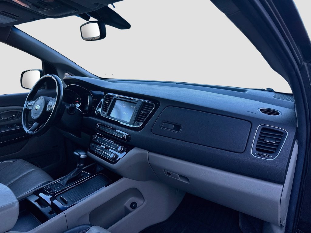 Used 2018 Kia Sedona SX FWD image 29