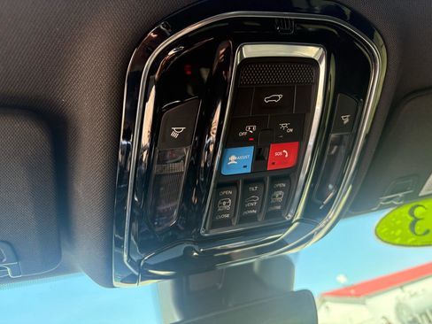 Used 2023 Jeep Grand Cherokee Overland AWD/4WD image 34