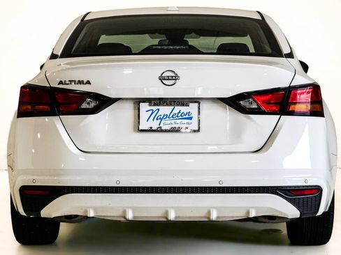 Used 2025 Nissan Altima 2.5 SV FWD image 7