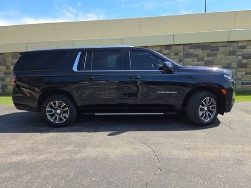 Used 2023 Chevrolet Suburban LS AWD/4WD image 2