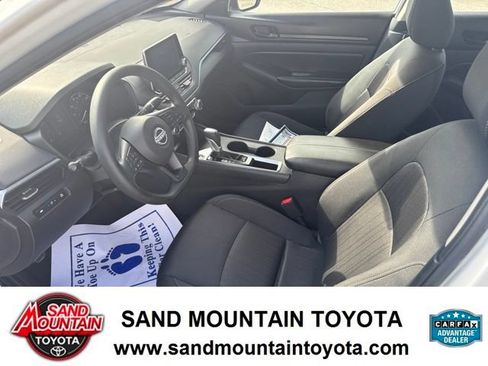 Used 2025 Nissan Altima 2.5 S FWD image 12