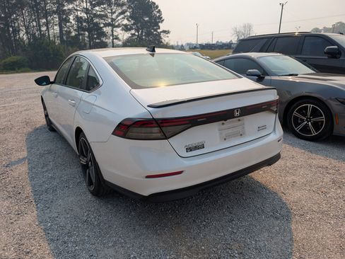Used 2023 Honda Accord Sport image 4