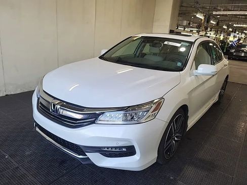 Used 2016 Honda Accord Touring image 1