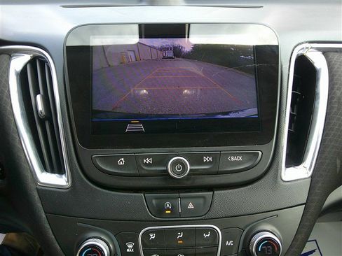 Used 2020 Chevrolet Malibu LT image 14