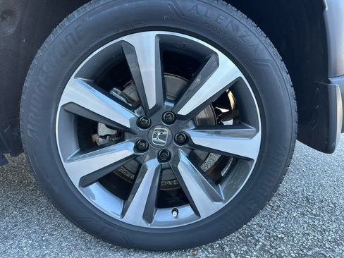 Used 2025 Honda Pilot Elite image 9