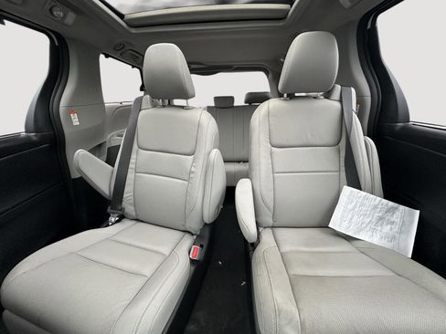 Used 2019 Toyota Sienna Limited image 12