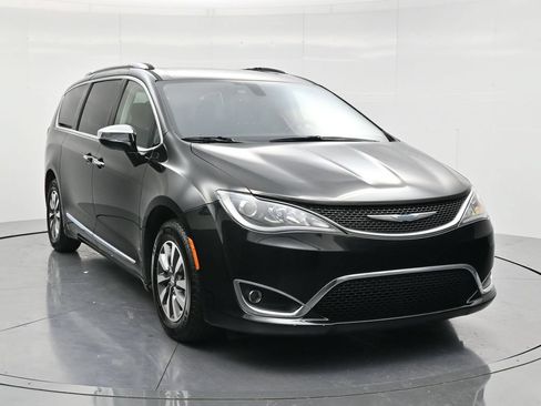 Used 2020 Chrysler Pacifica Limited FWD image 3