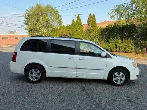 Used 2010 Dodge Grand Caravan SXT FWD image 7