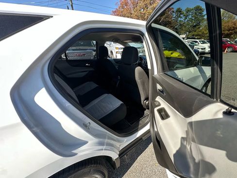 Used 2022 Chevrolet Equinox LS w/ LS Convenience Package image 13