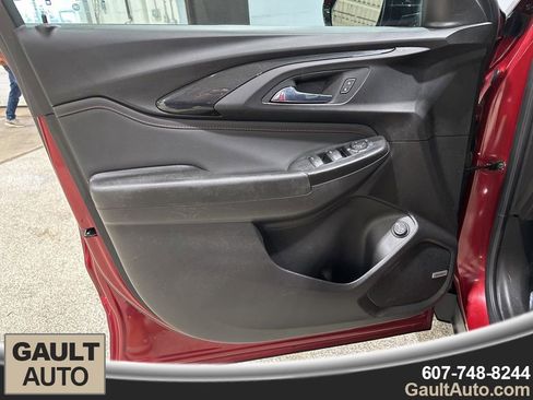 Used 2021 Chevrolet TrailBlazer RS w/ Sun and Liftgate Package image 11