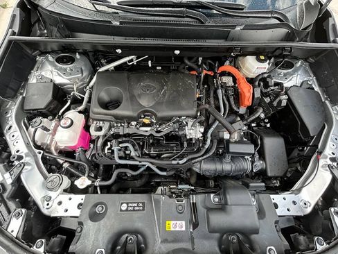 Used 2025 Toyota RAV4 XLE AWD/4WD image 32