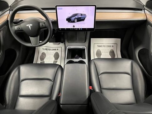 Used 2024 Tesla Model Y 2WD image 25