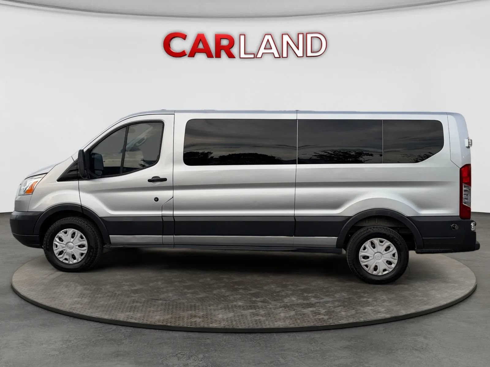 Used 2016 Ford Transit 350 XLT RWD image 2