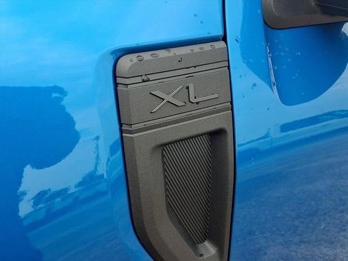 New 2025 Ford Maverick XL image 12