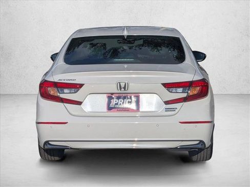 Used 2019 Honda Accord Touring image 6