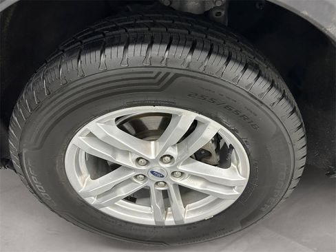 Used 2023 Ford Explorer XLT w/ Equipment Group 202A image 14