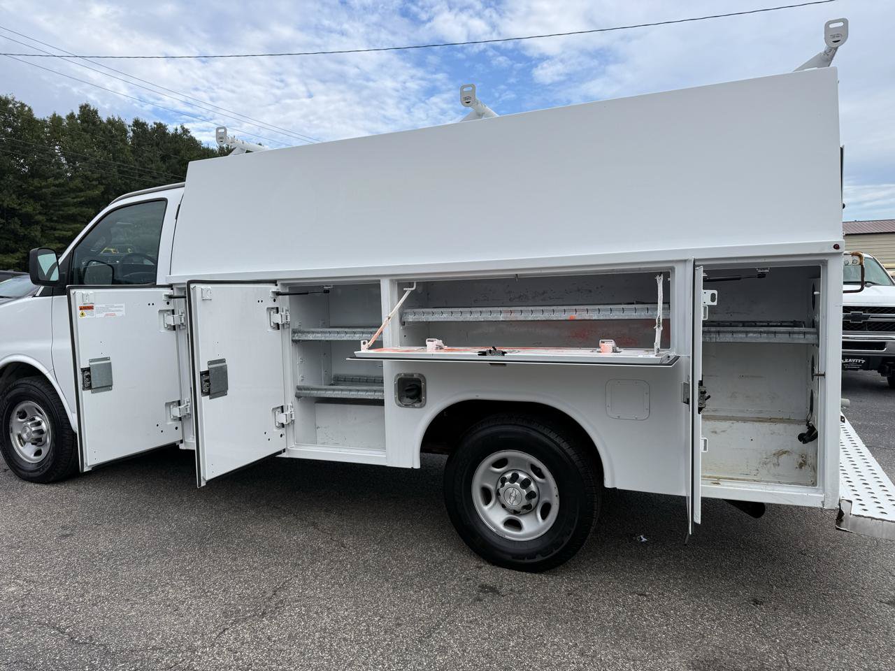 Used 2017 Chevrolet Express 3500 RWD image 8