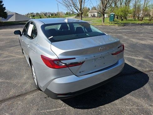 Used 2025 Toyota Camry LE image 3