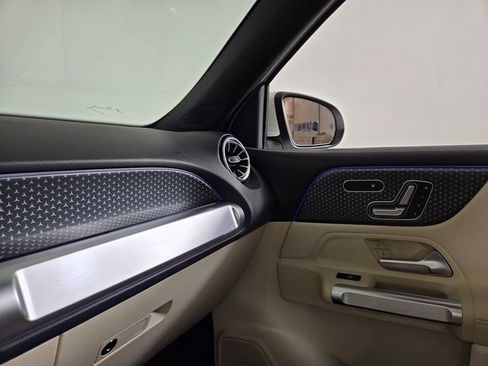 Certified 2025 Mercedes-Benz GLB 250 4MATIC image 22