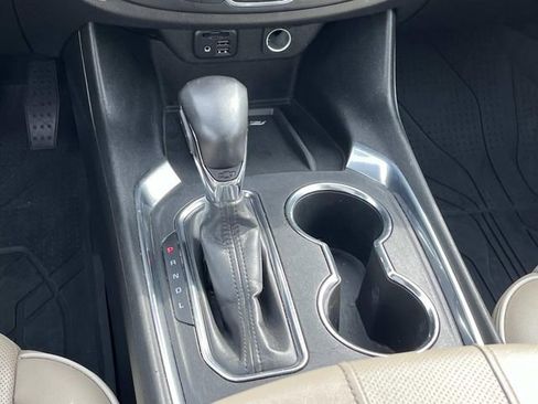Used 2022 Chevrolet Traverse Premier FWD image 14