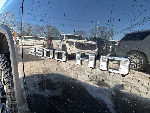 Used 2024 Chevrolet Silverado 2500 LT w/ Convenience Package image 31