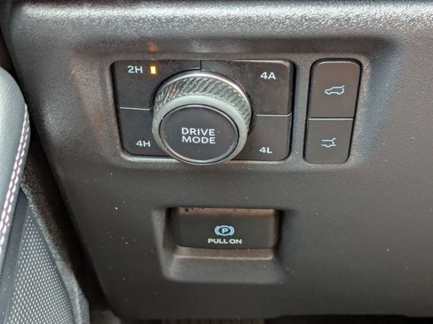 Used 2025 Ford Expedition Platinum AWD/4WD image 35