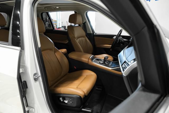 Used 2020 BMW X7 xDrive40i w/ Premium Package AWD/4WD image 31