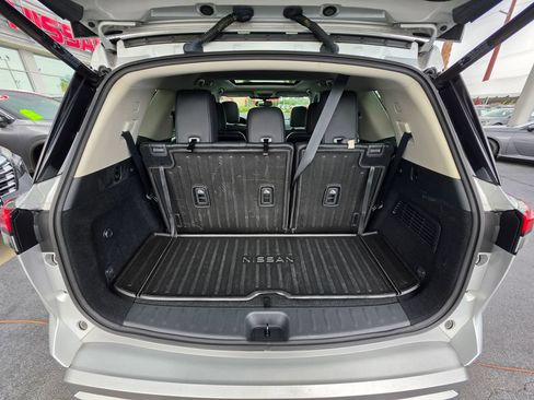 Certified 2022 Nissan Pathfinder Platinum w/ Cargo Package AWD/4WD image 11