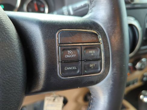 Used 2015 Jeep Wrangler Unlimited Sahara w/ Connectivity Group AWD/4WD image 12