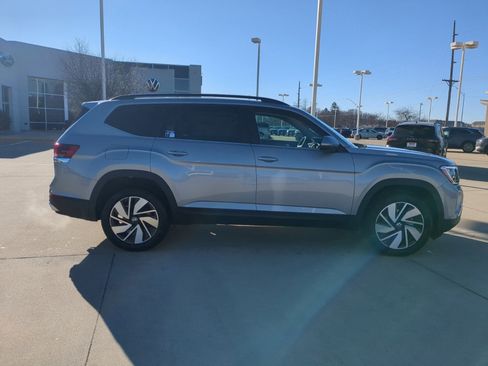 New 2025 Volkswagen Atlas SE image 3