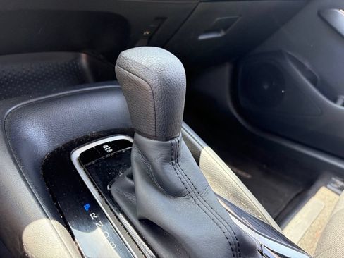 Used 2022 Toyota Corolla LE w/ Carpet Mat Package (TMS) FWD image 7