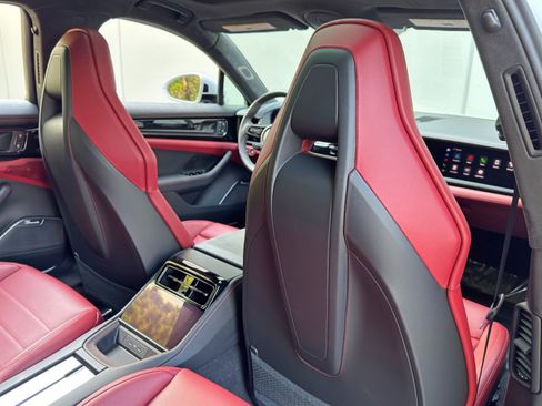 Used 2025 Porsche Panamera image 41