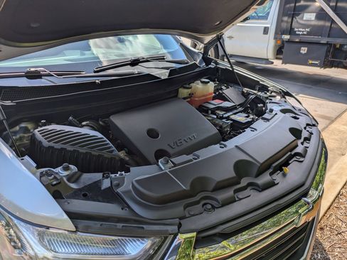 Used 2023 Chevrolet Traverse LS FWD image 36