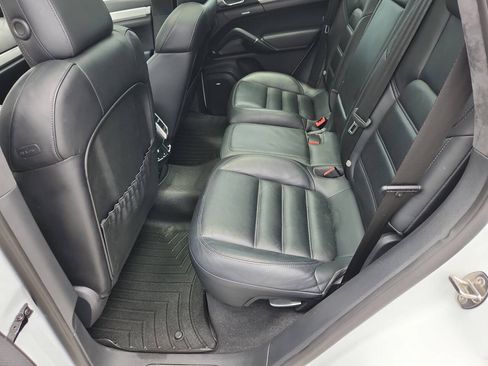 Used 2015 Porsche Cayenne Turbo AWD/4WD image 17