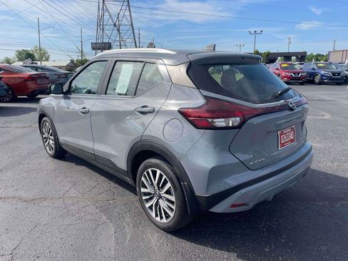 Used 2023 Nissan Kicks SV image 3