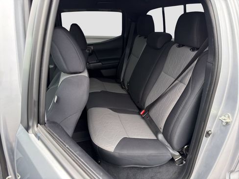 Used 2020 Toyota Tacoma TRD Off-Road AWD/4WD image 13