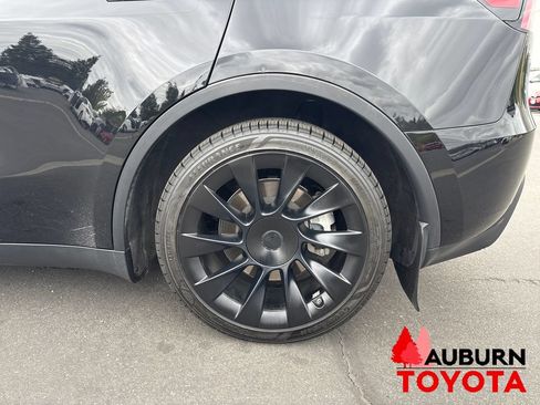 Used 2024 Tesla Model Y Long Range AWD/4WD image 10