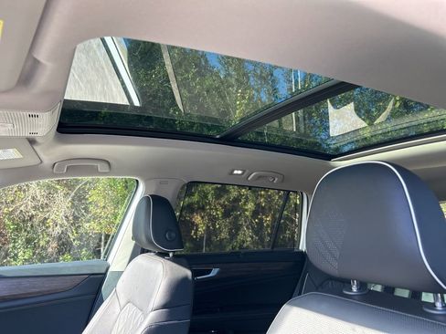 Certified 2025 Volkswagen Atlas SEL Premium R-Line image 23