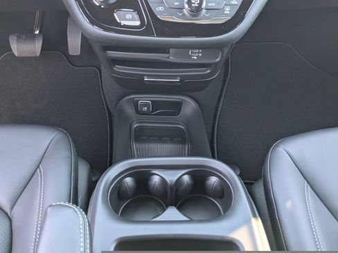 New 2026 Chrysler Pacifica Select FWD image 18
