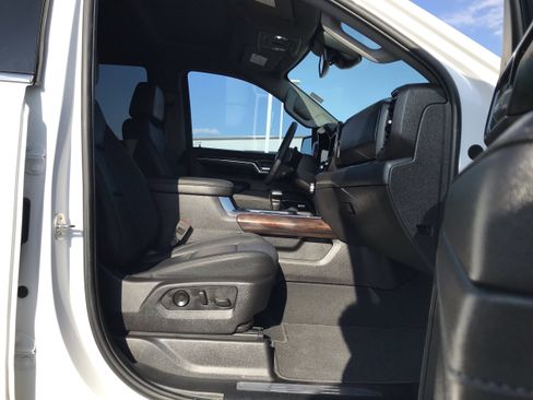 Used 2024 GMC Sierra 1500 SLT image 19