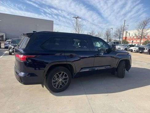 Used 2023 Toyota Sequoia Platinum image 3